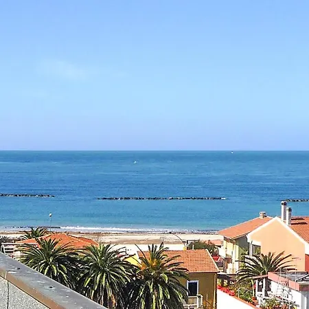 Lovely In With House Sea View דירה