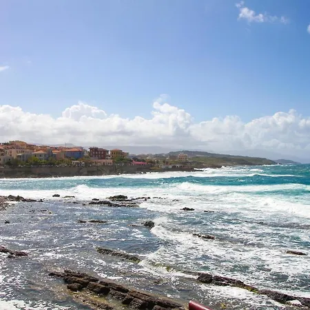 Lovely In With House Sea View דירה